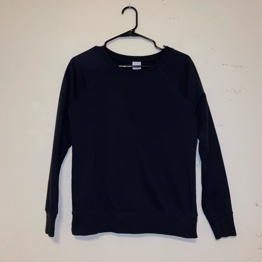 black sweatshirt